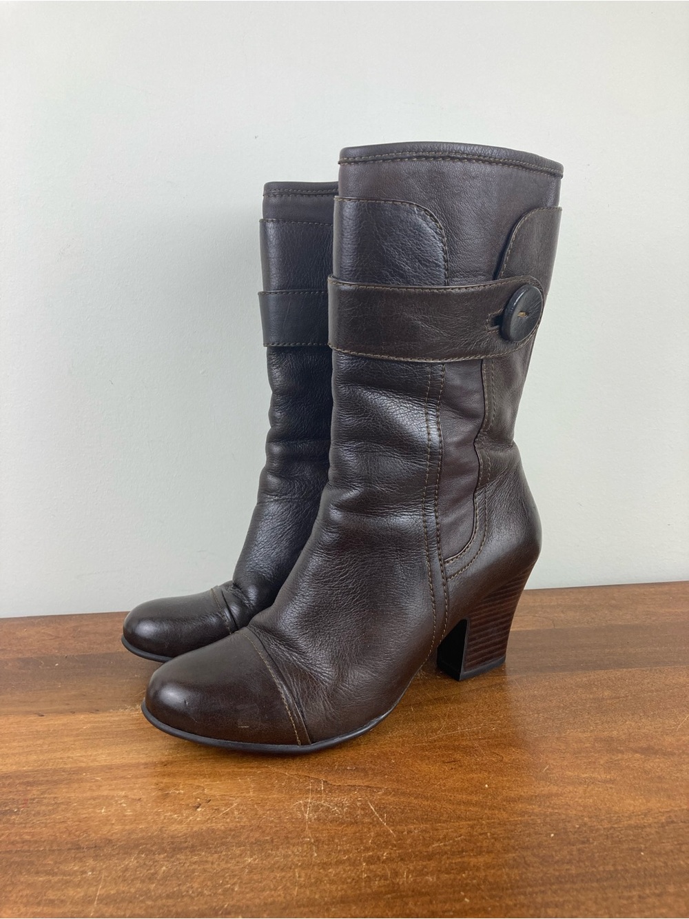 Born Crown Pratt Button Brown Leather Heeled Zip Mid Calf Boots Women's 7.5M.